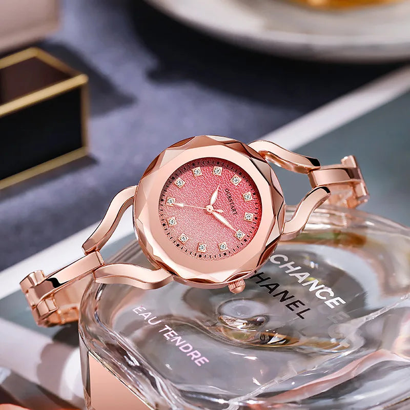 Gradient dial watches for women exude a sense of luxury and are a luxurious gift for ladieswatch