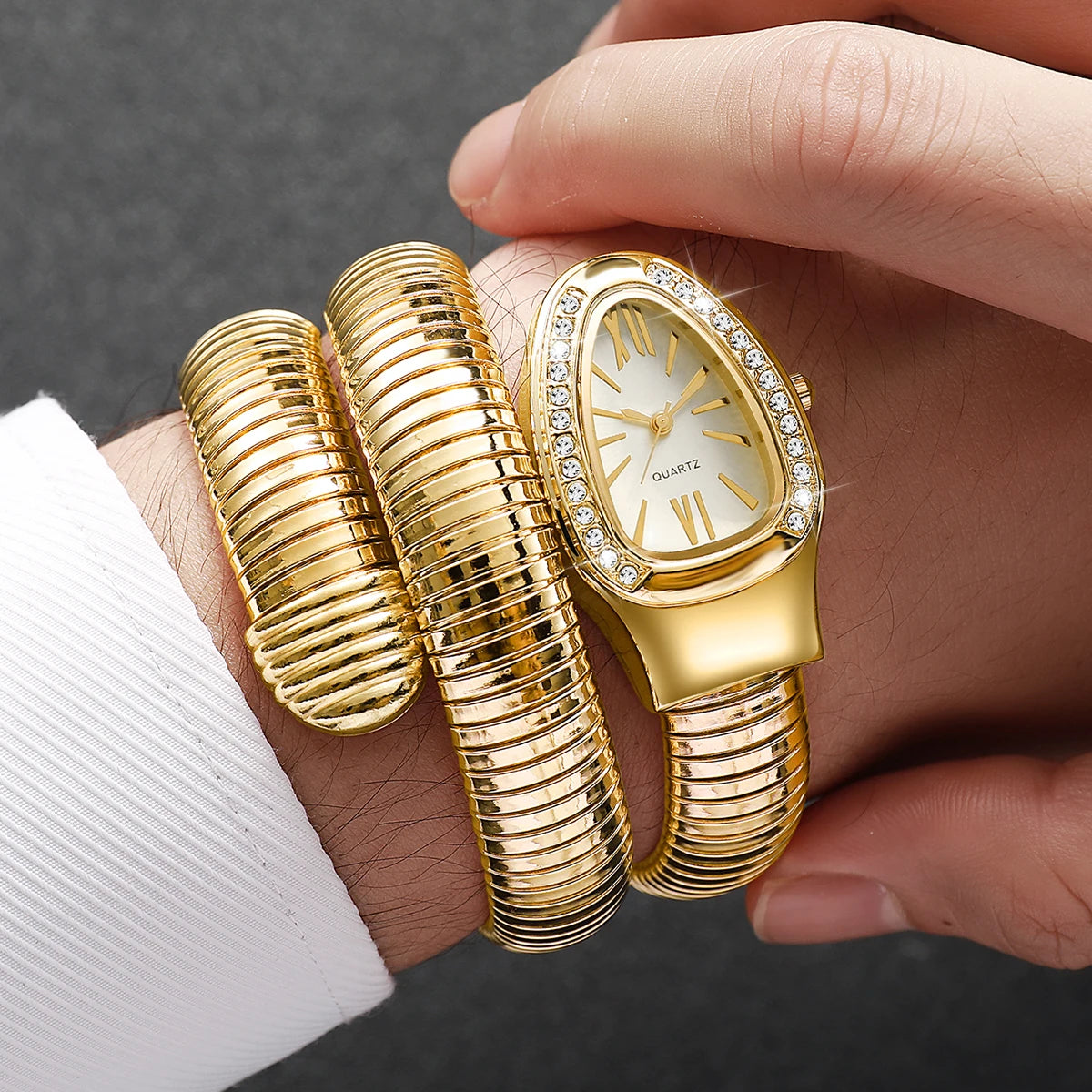 1pcs Women's Snake Watch Creative Fashion Trend Winding Snake Quartz Bracelet Watch Men Women Unisex Watch ( Box Not Included)